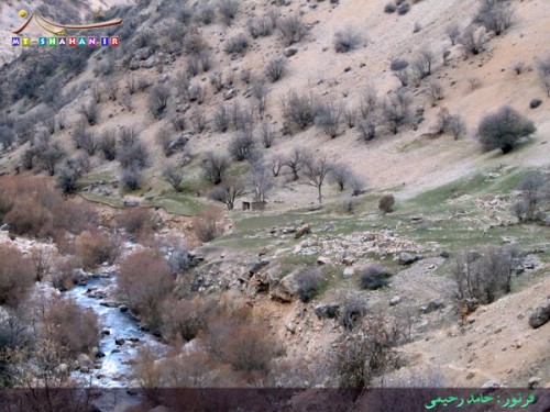 دره حورو ، امامزاده سید حسن و سنگریزه های کنار آن، آثار خانه های خراب شده