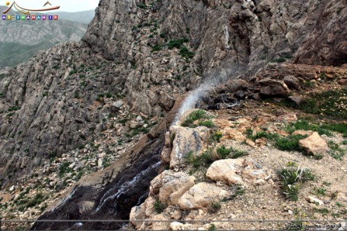 آبشار فصلی کوه تسیخه