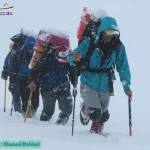 صعود کوهنوردان فریدونشهری به قله دید سری در بارش برف