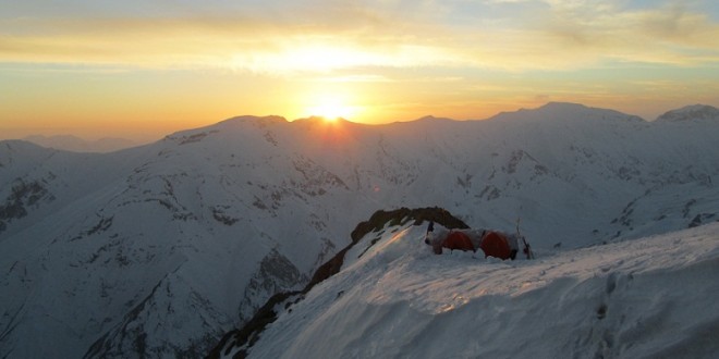 کوه دری -کمپ اصلی در اولین صعود زمستانه دری