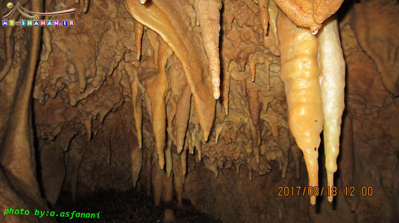 چاه غار خدنگستان - پرده و استالاکتیت های چاه غار دوم